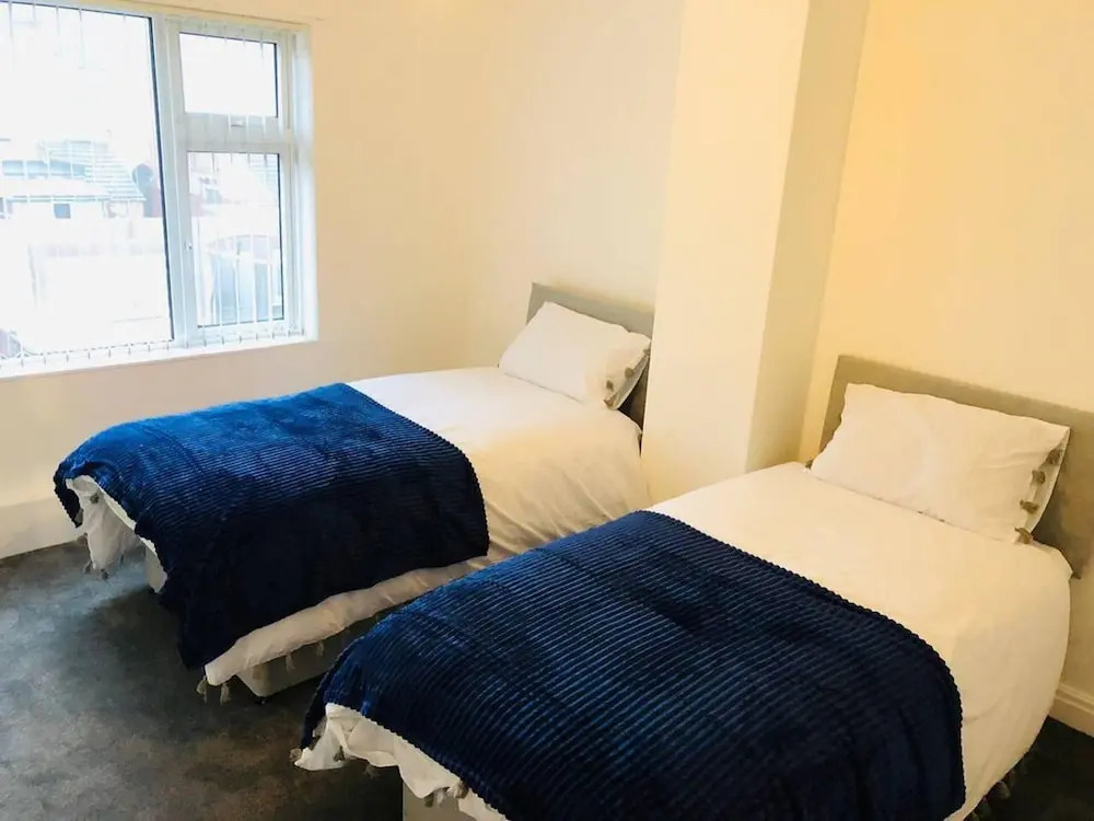 4 Bedroom Lovely Home in Loughborough Town & Uni