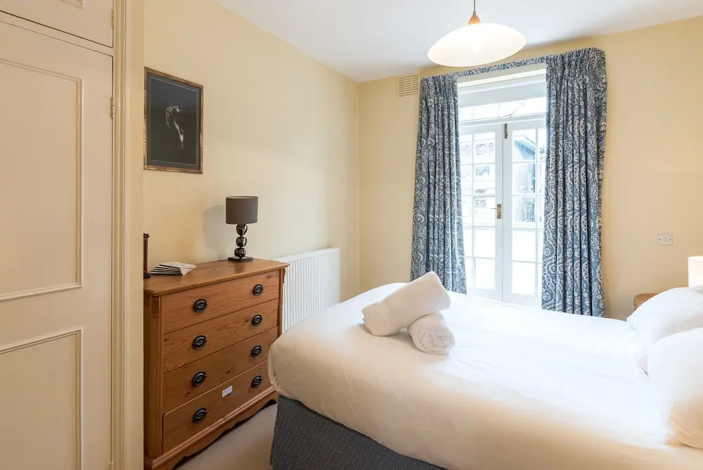 A Place Like Home - 2 Bedroom Apartment in Chelsea