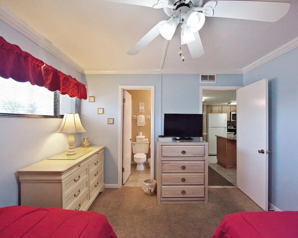 Gulf Shore Condo #310 - 2 Br condo by RedAwning