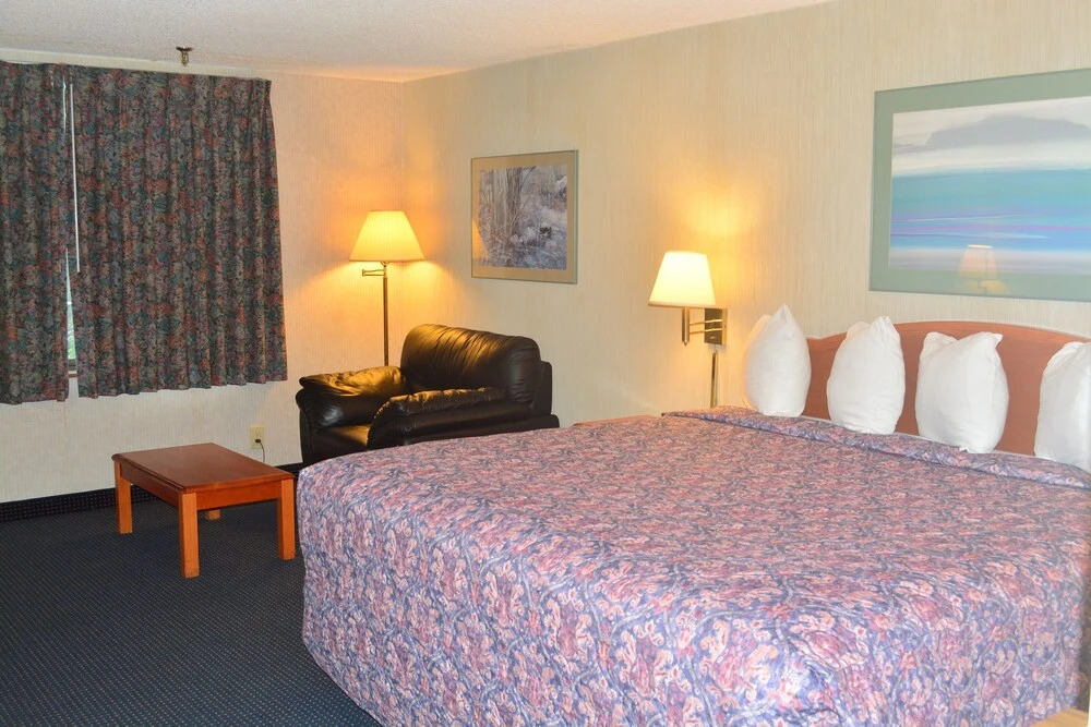 Elk Grove Hotel