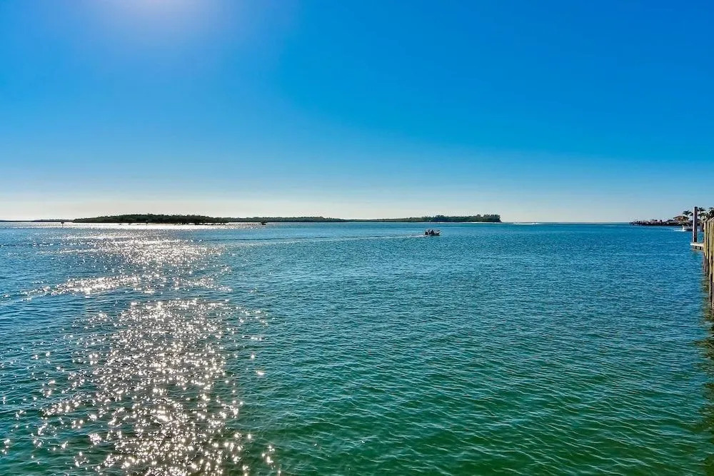 Eagle Cay Building 5-602