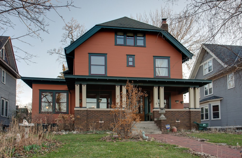 Como Lake Bed and Breakfast.