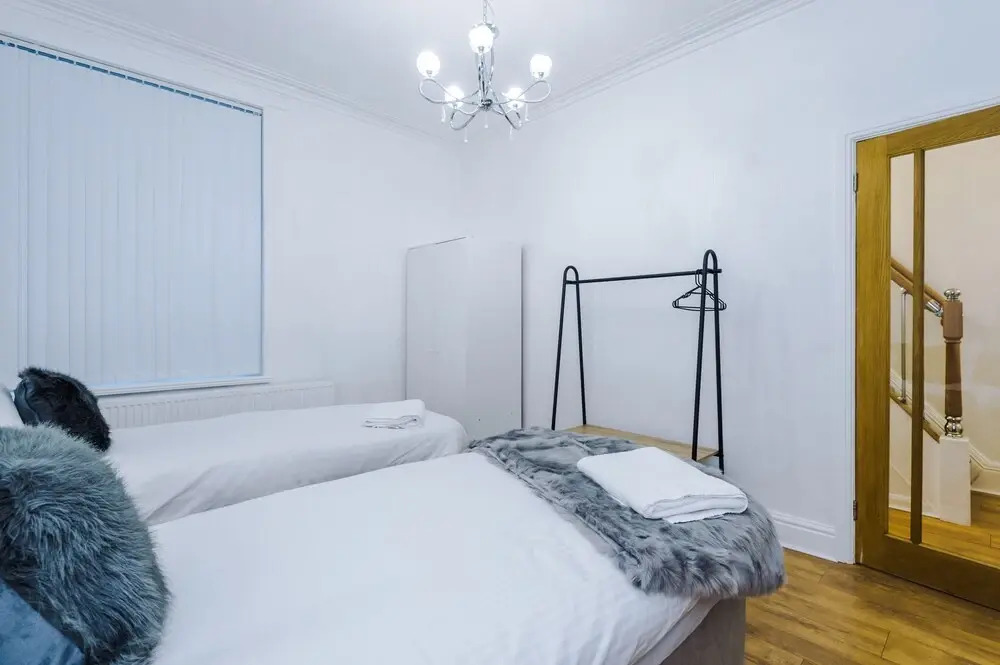 The Seedley 4 Bedroom House - Salford