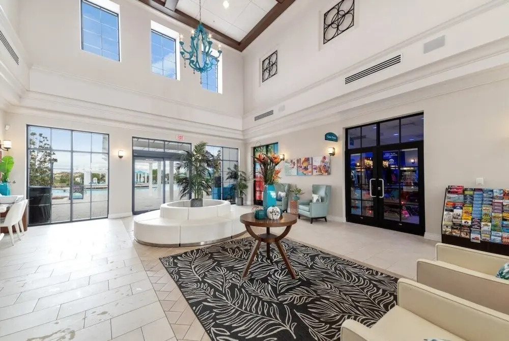 Windsor At Westside Luxury Pool 5 Bedroom Home by Redawning