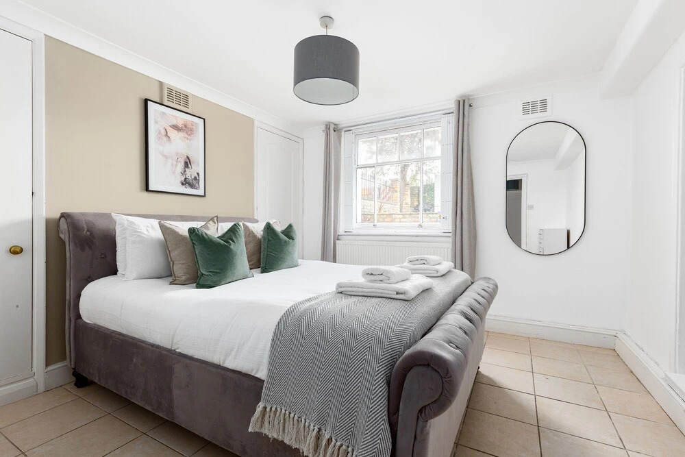 Magnificent 2 Bed Garden Flat in Oval