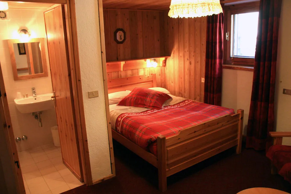 Hotel Petit Dahu - Chambres et Restaurant