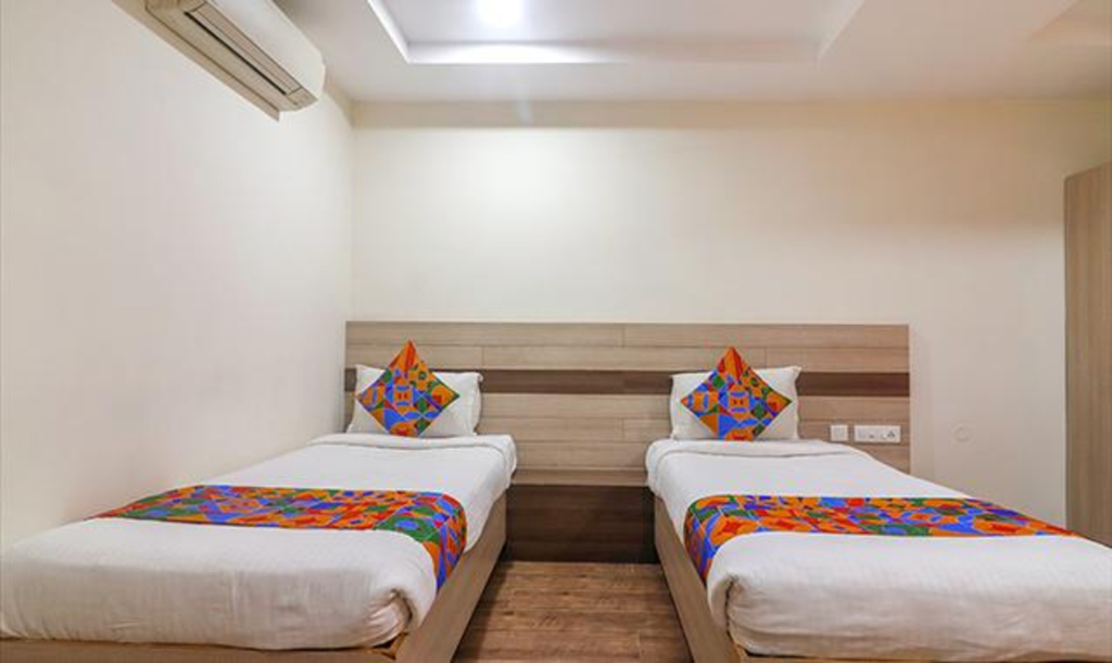 FabHotel Pride Inn Financia - Near DLF Cyber City Gachibowli