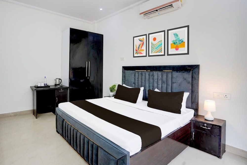 Townhouse Hotel Sec- 54 Golf Course Road