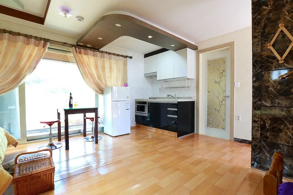 Favian Guest House