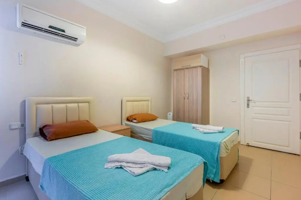 WEEKLY rent of 2+1 apartment 250 m from the sea and in center of all need/Alanyas