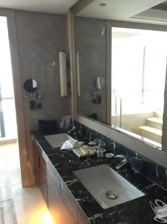Soluxe Hotel