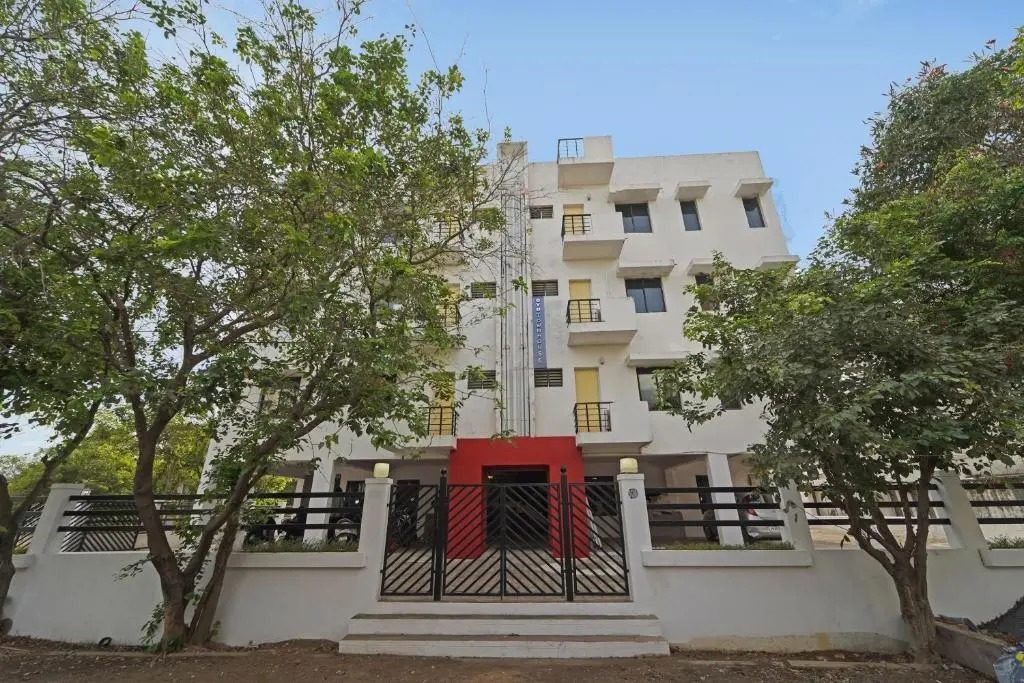 OYO Townhouse 1005 G Silver Hotels & Resorts