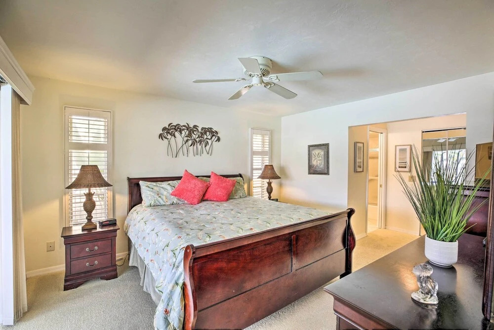 Dock Access & Pool: Cape Coral Retreat