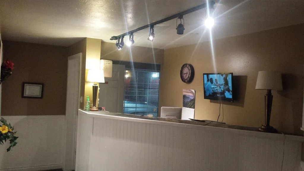 Sunland Inn