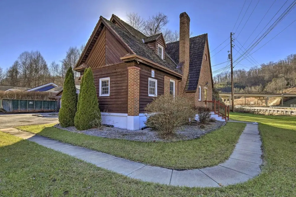 Half-mi to Dawkins Rail Trail: Family Home w/ Yard