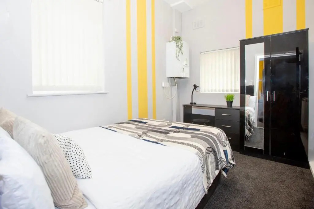 Entire 5 Bed House - Weekly Discounts - By Centre