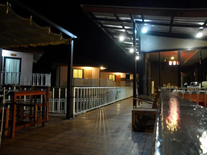 Kayom House - White Meranti House & Resort