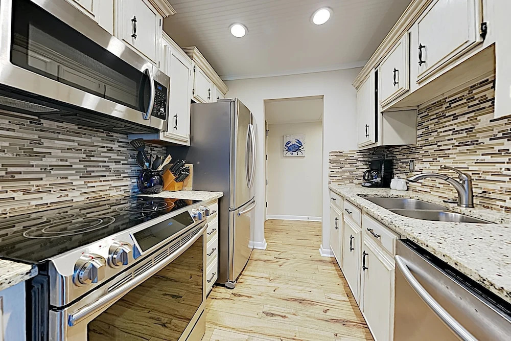 New Listing! Sunny Seascape W/ 5 Pools 3 Bedroom Condo