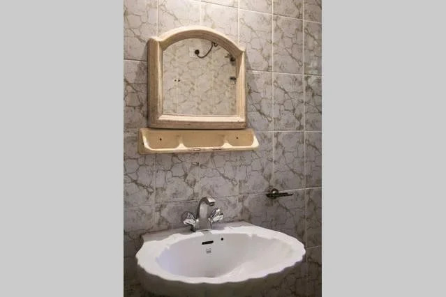 Aakriti Guest House