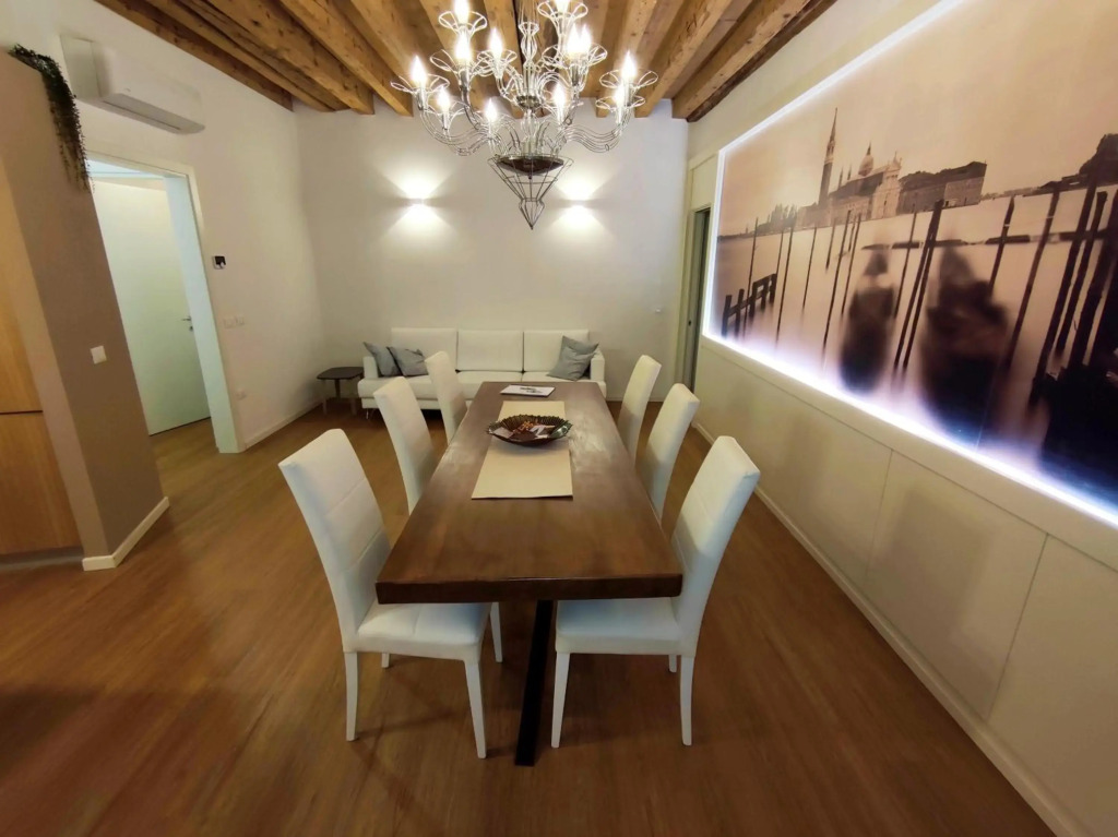 Deluxe 3 Bedrooom Flat in Rialto