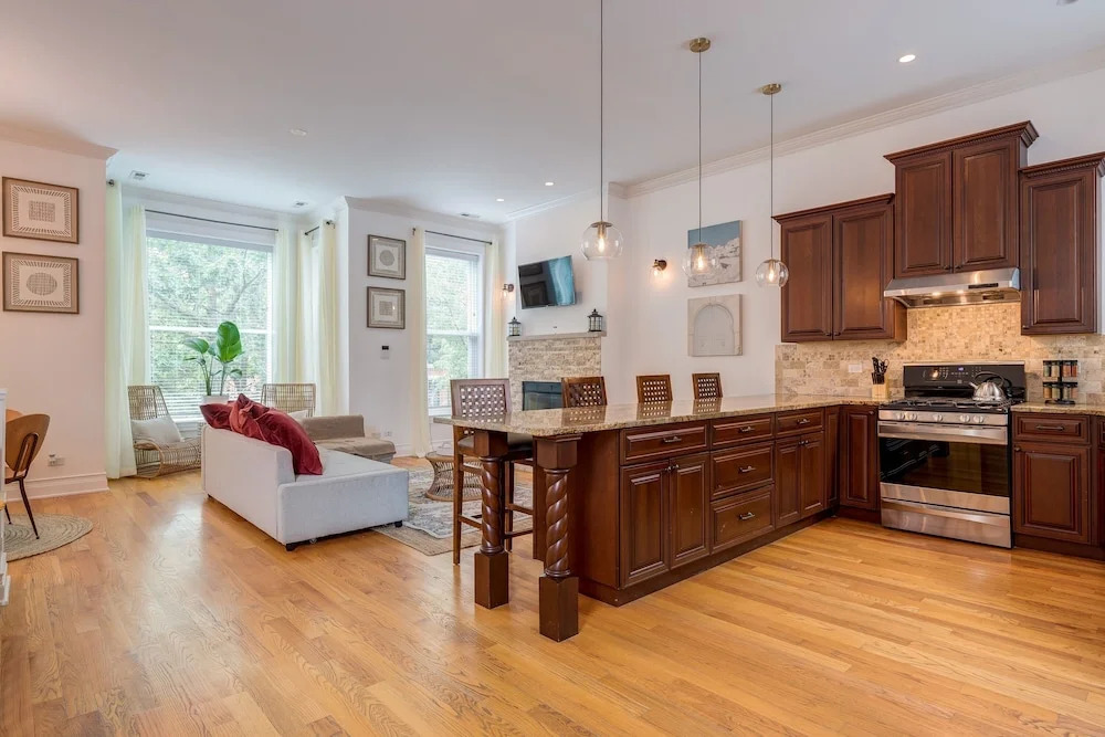Breathtaking & Bright: Designer 2BD with Garage by AllSet Turnover