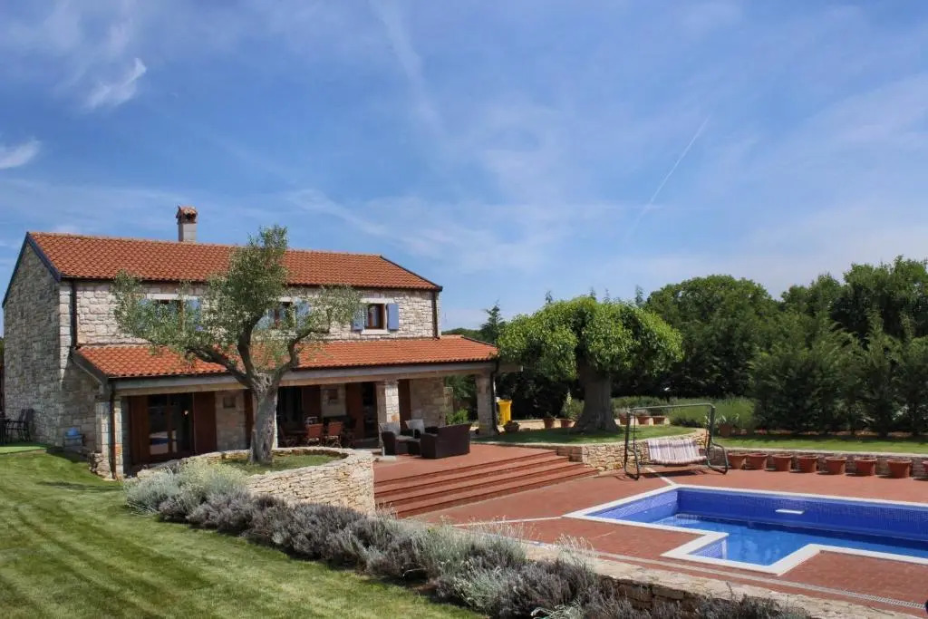 Mon Perin Castrum - House of Nice Memories