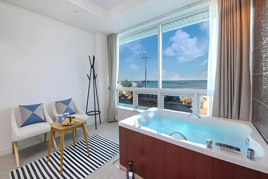 Gangneung Ara Spa Pension / Усадьба Сонёчан