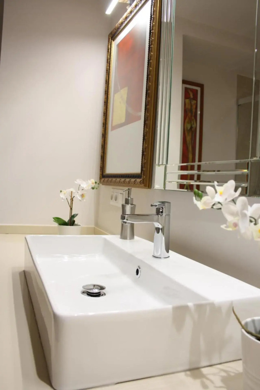 Elegancia by SevillaLuxurySuites