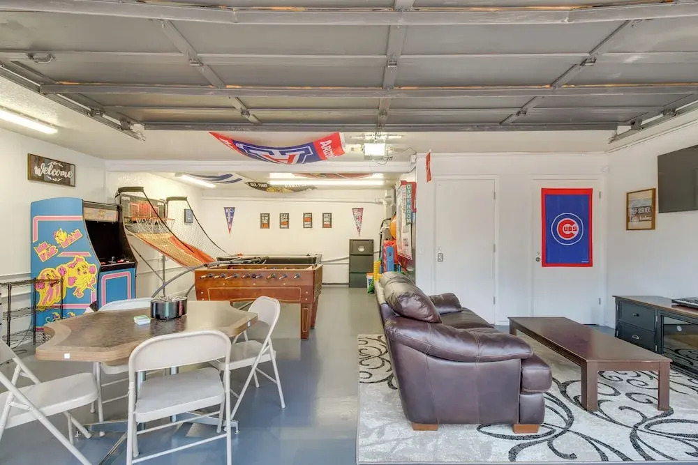 Game Room, Fire Pit, Deck: Remodeled Pinetop Cabin