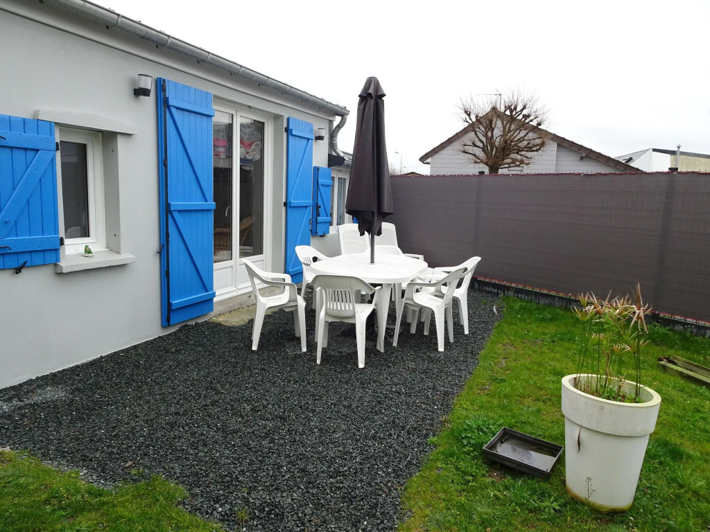Bungalow in Gouville-sur-Mer near Beach