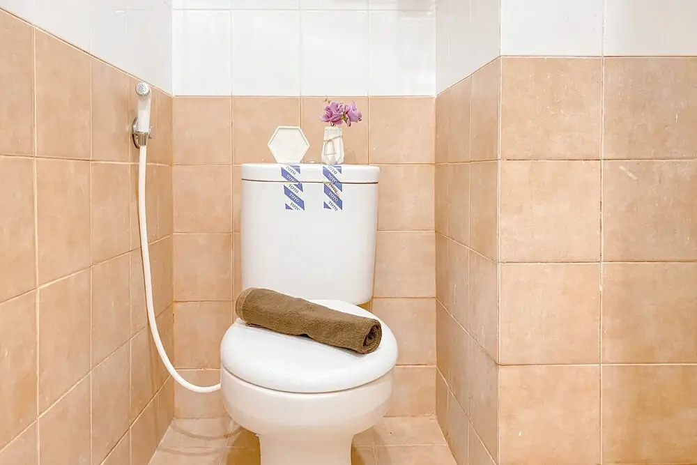 Warm and Well Designed Studio Room at Green Pramuka City Apartment