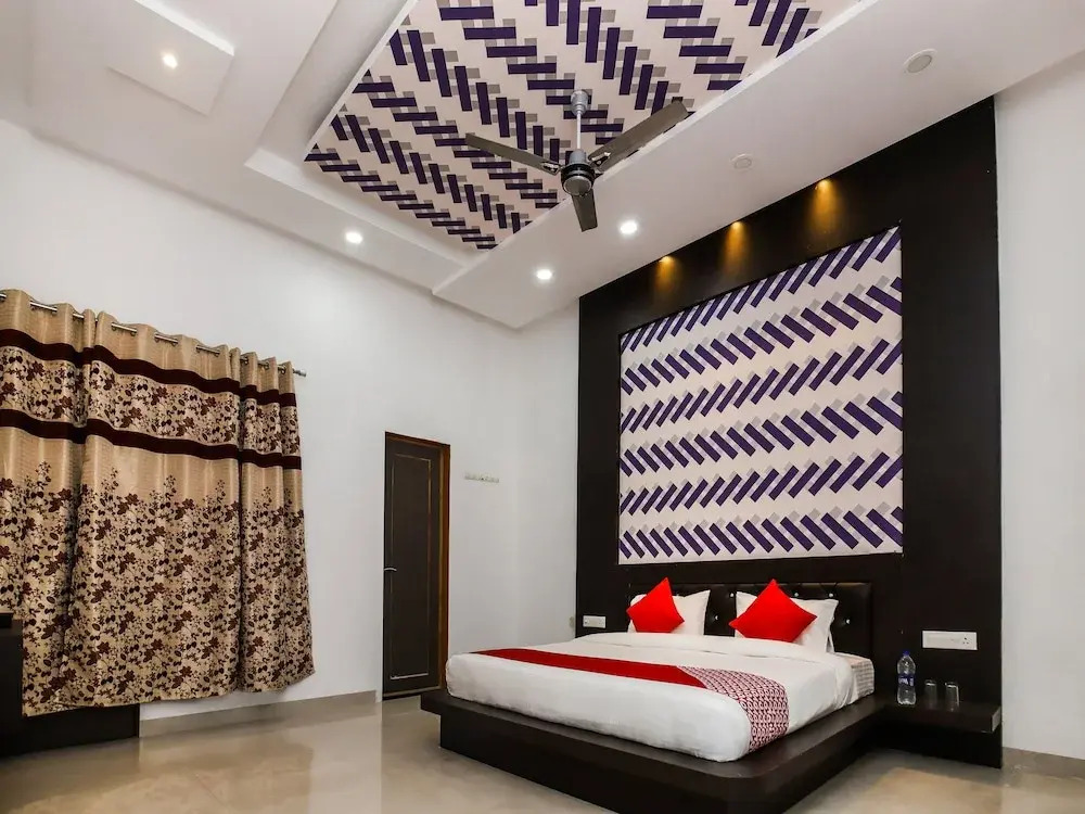 OYO 19456 Hotel Shagun Palace