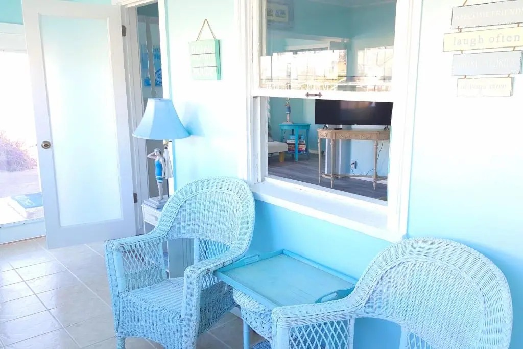 Short walk to beach 3 br 2 bath restored 1935 home