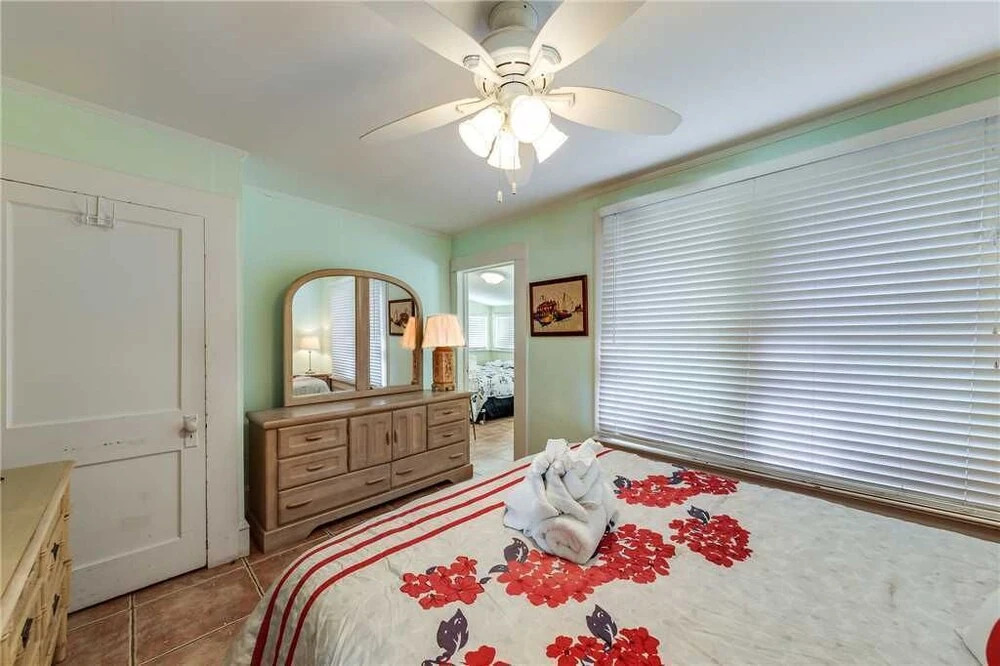 Gulf Pearl, 2 Bedrooms, Beach Front, Gas Grill, Sleeps 7