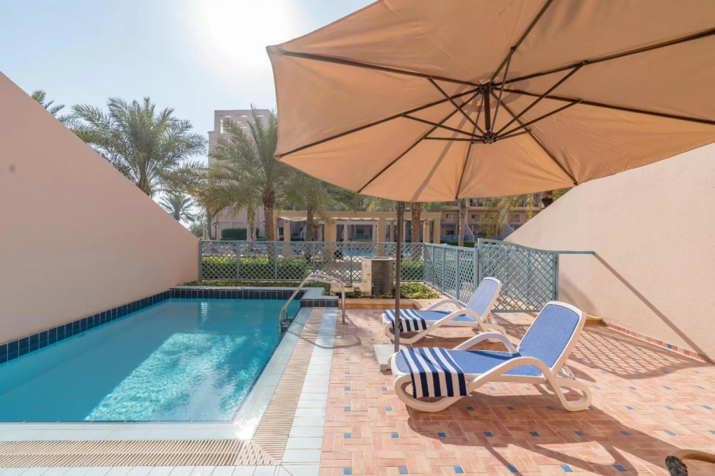 Luxury 300m2 Townhouse. Beach, Gym, Private Pool (2)