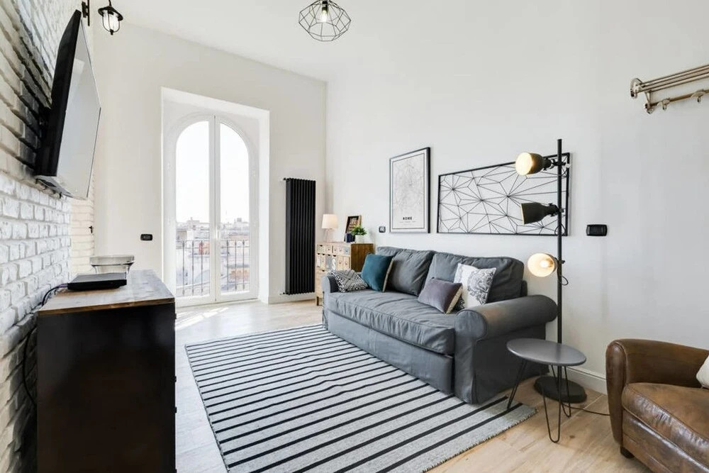 Large & Stylish 3 bed Flat in Excellent Location