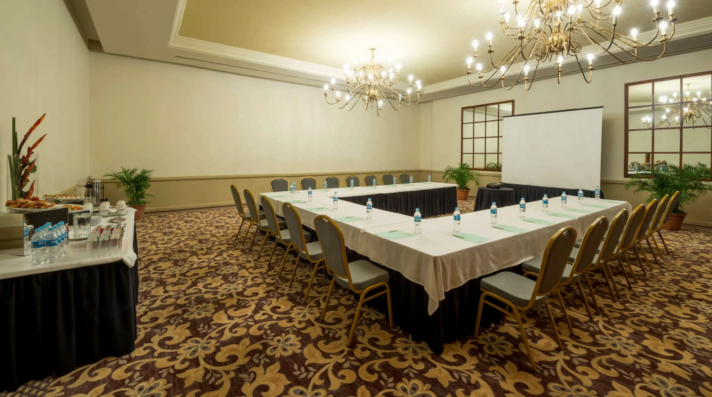HS HOTSSON Hotel Tampico