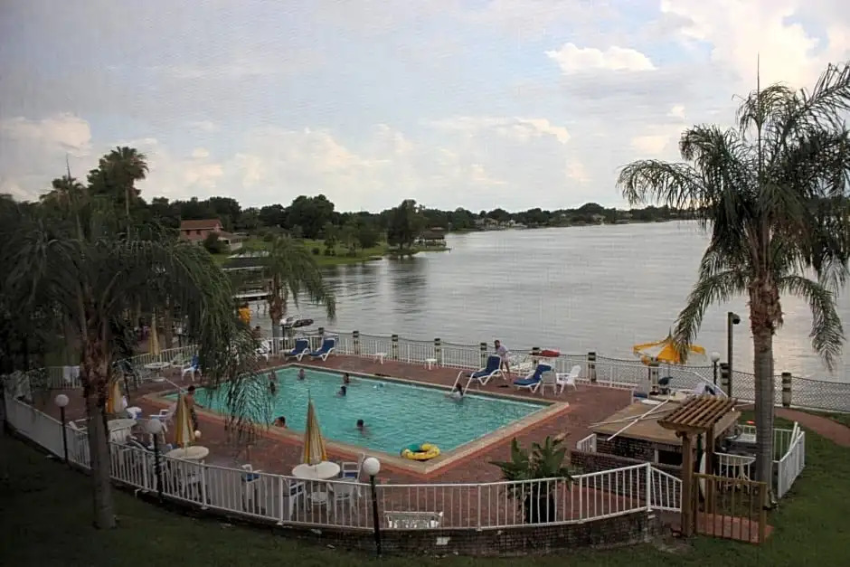 Lake Roy Beach Inn - Winter Haven