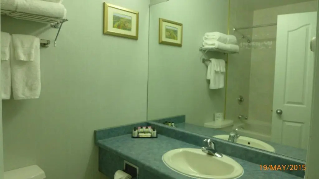 The Bridgeport Inn