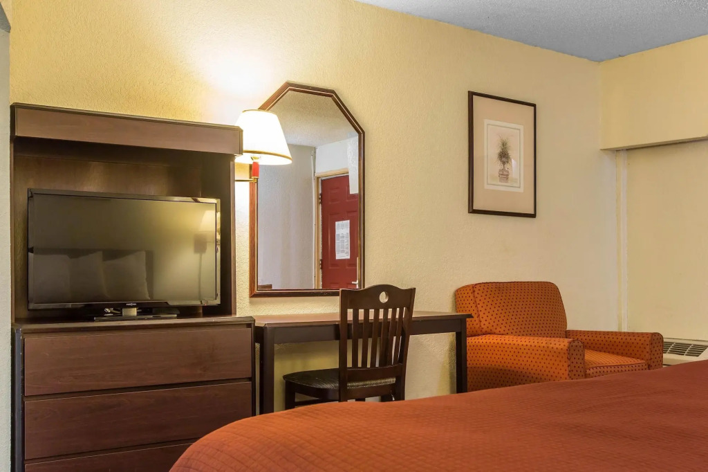 Отель Rodeway Inn Marietta near Dobbins ARB