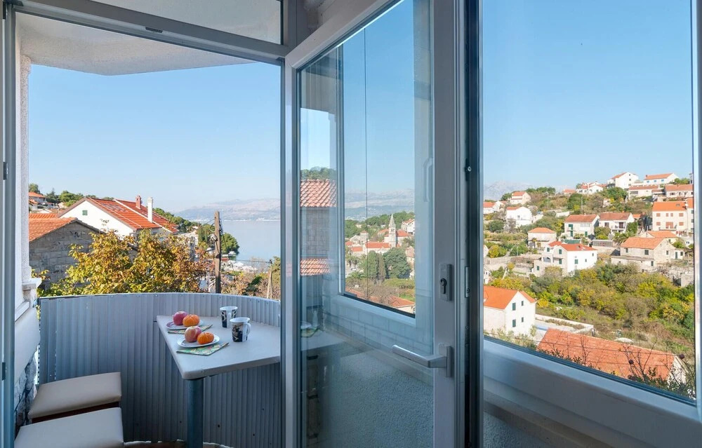 Nice Apartment in Splitska With 1 Bedrooms and Wifi