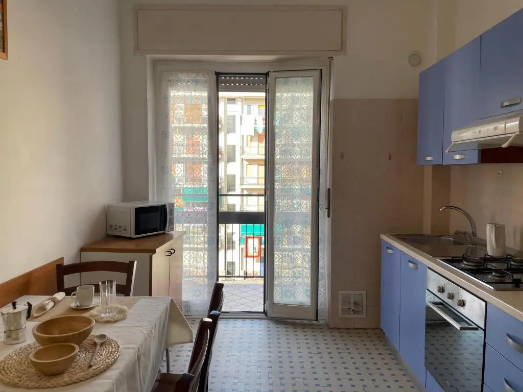 Piazza Doria 3 e 4 Locali Di fronte al Mare