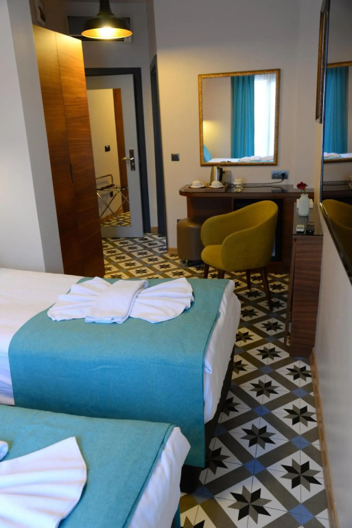 Retropera Hotel