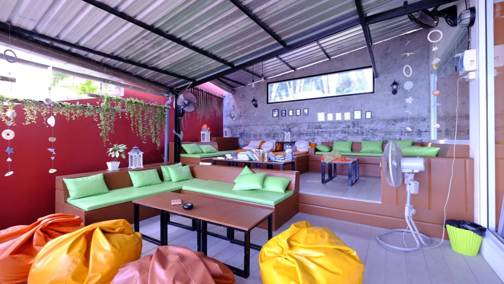 Chill Inn Lamai Hostel & Beach Cafe