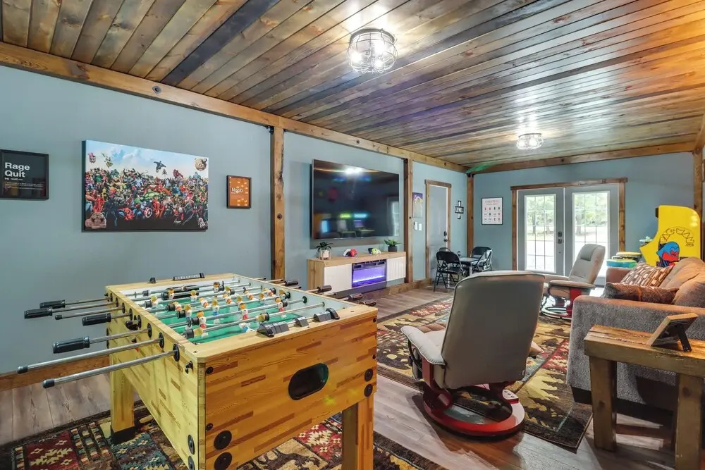 Hot Tub, Beach Access: Albrightsville Retreat
