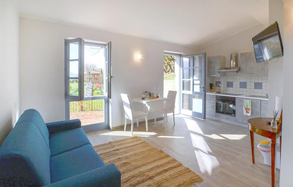 Nice Home in Capolona With 8 Bedrooms, Wifi and Private Swimming Pool