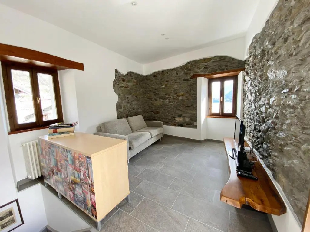 Independent Stone House with Lake View