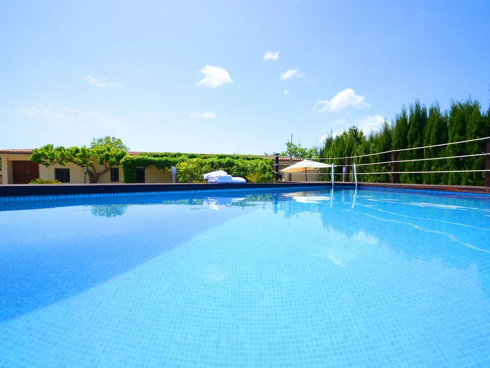 Villa Can Pau, pool and garden close to the beach