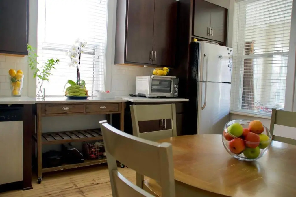 Sunny, Spacious, 3BR 1BA Davlin INN Chicago