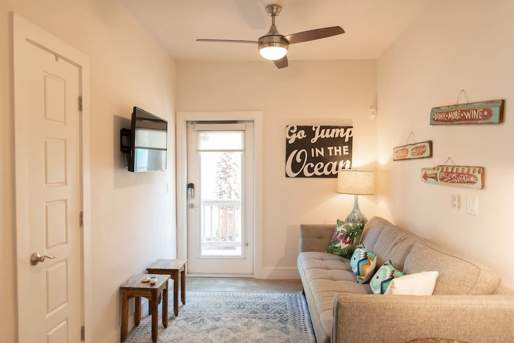 Getaway 3 Bedrooms 3.5 Bathrooms Townhouse